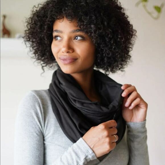 Beyond Yoga Hidden zipper Pocket for cellphone Infinity Scarf black NWTs - Picture 2 of 11